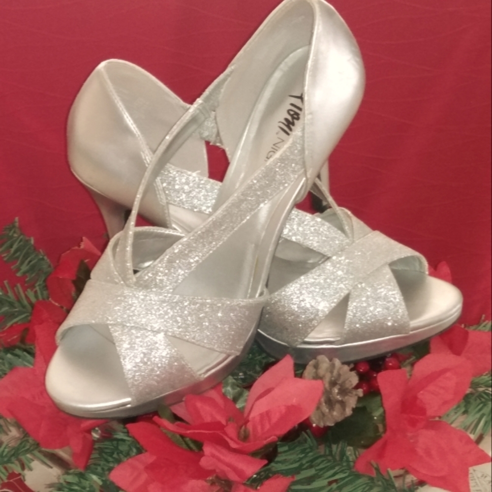 Fioni Night Silver pumps